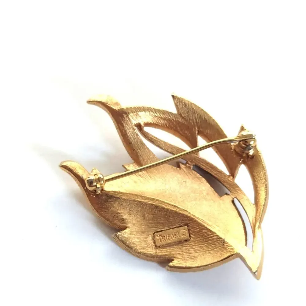 Vintage Crown Trifari Textured Brushed Gold Tone Double Leaf Brooch